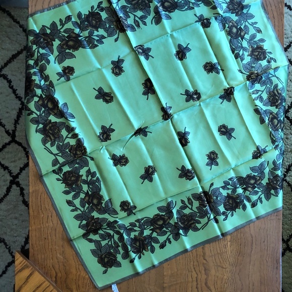 Accessories - 5/$20 Green& brown floral scarf